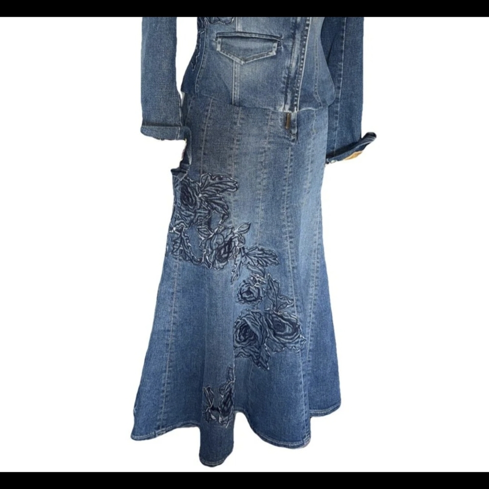 ✨ Authentic Roberto Cavalli Denim Floral Embroidery Skirt – Size Small